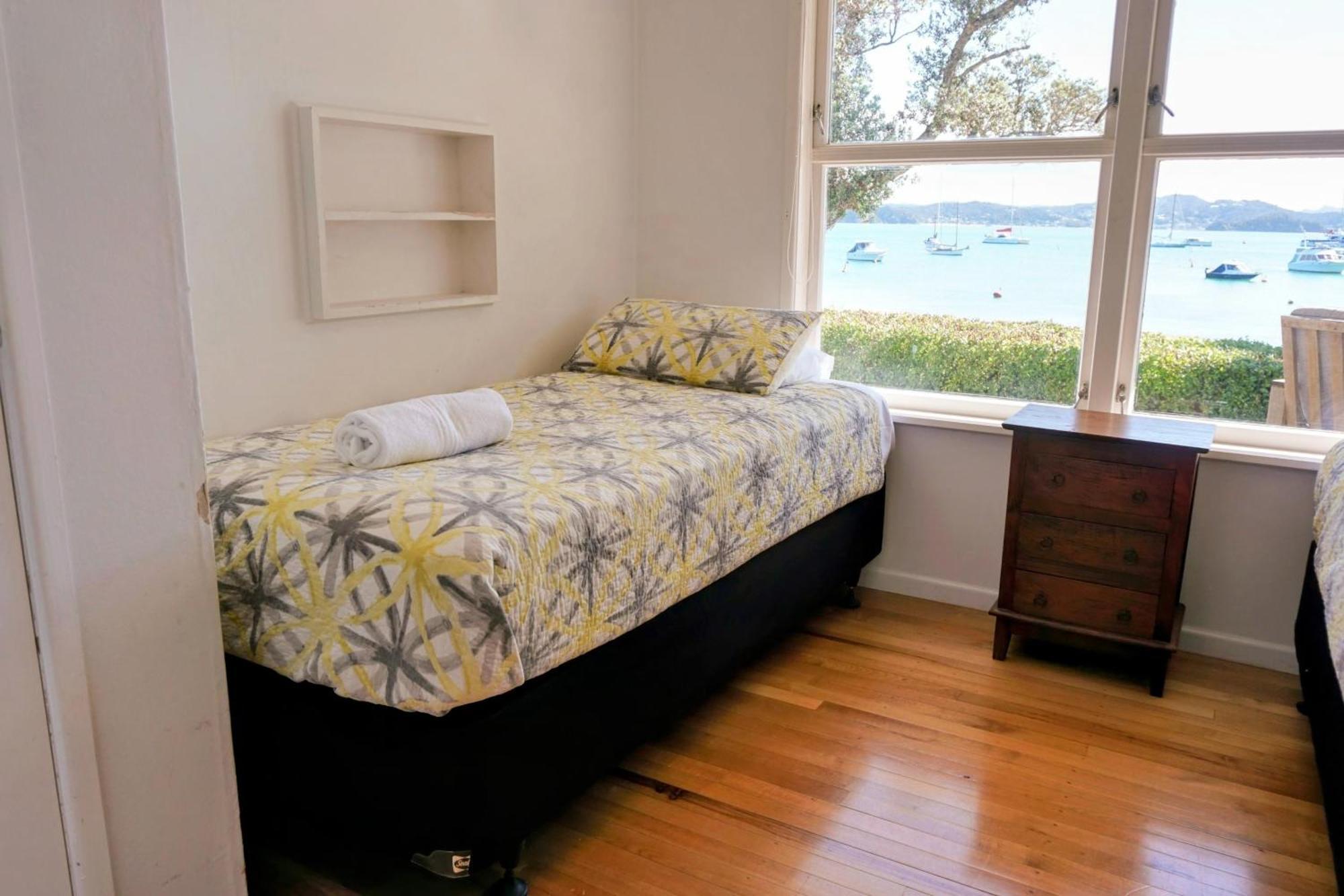 Last On The Strand, Russell - The Boathouse Экстерьер фото